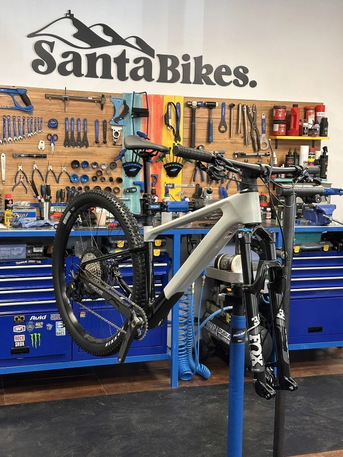Bicicleta reparada en Santa Bikes Sarria