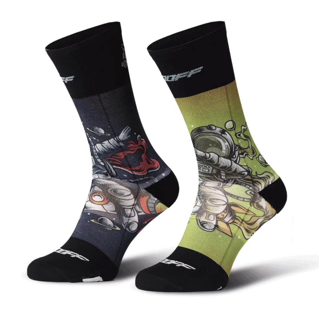 pack-guantes-y-calcetines-astronauta-oooff-5.webp