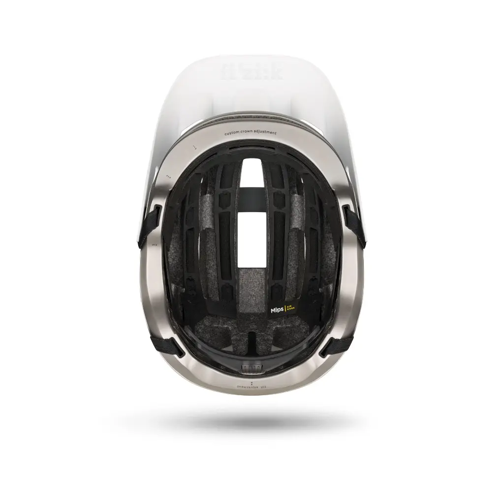 FHE000004_6_fizik-kassis-white-helmet.webp