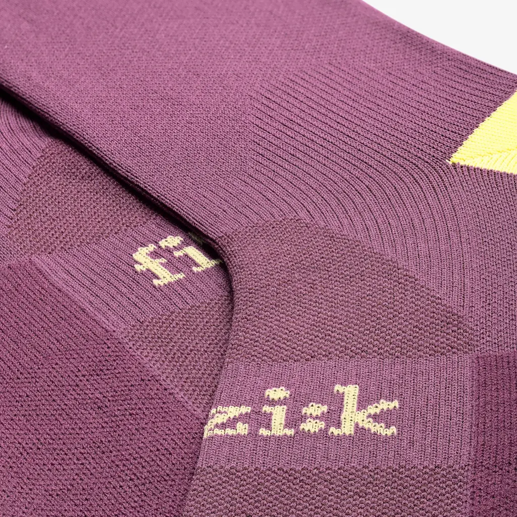 FIZIK-SOCKS-PERFORMANCE-TEAM-CYCLING-grape_detail1.webp