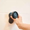 FIDLOCK_VACUUM_wall-base_Befestigung-Schritt-5-VACUUM-Kopf-auf-Wandhalterung-aufschieben_1920x1920.webp
